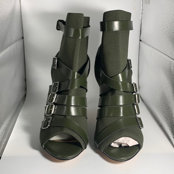 Nicole Miller Shoes - Nicole Miller NWOT Peep Toe buckled high heels size 8
